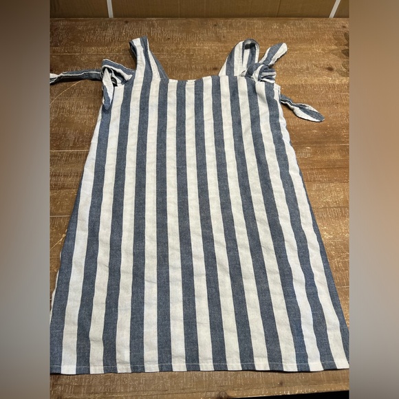 BooHoo Striped Off The Shoulder Shift Dress - Picture 4 of 13